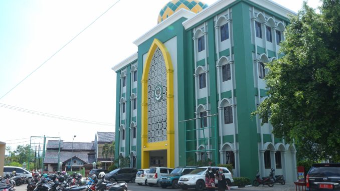 Pengembangan FSEI IAIN Cirebon Jadi 2 Fakultas yaitu Fakultas Syariah dan Hukum Islam serta Fakultas Ekonomi dan Bisnis Islam.