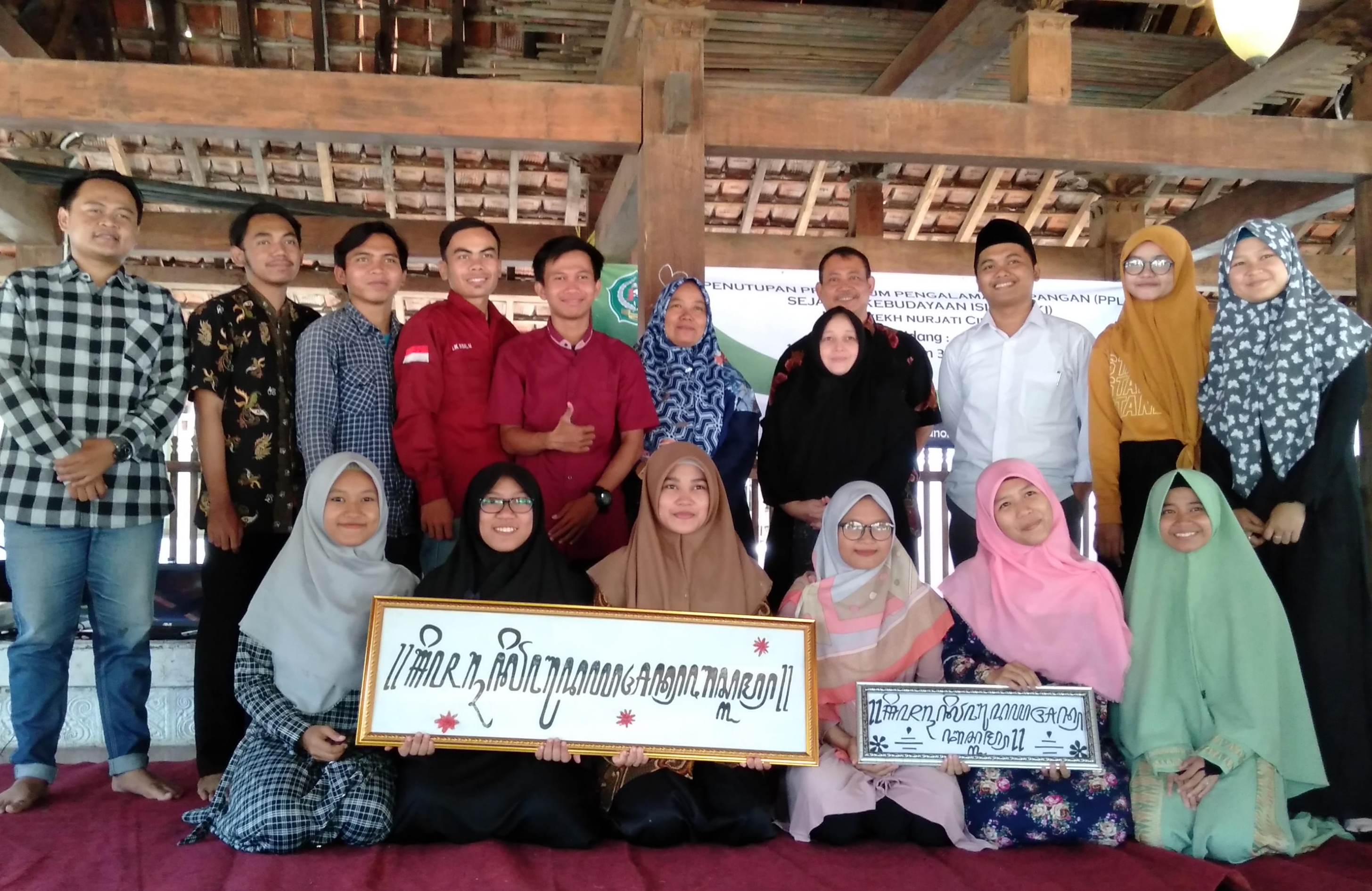 KEGIATAN PENUTUPAN PPL JURUSAN SEJARAH KEBUDAYAAN ISLAM DI KERATON KANOMAN KOTA CIREBON