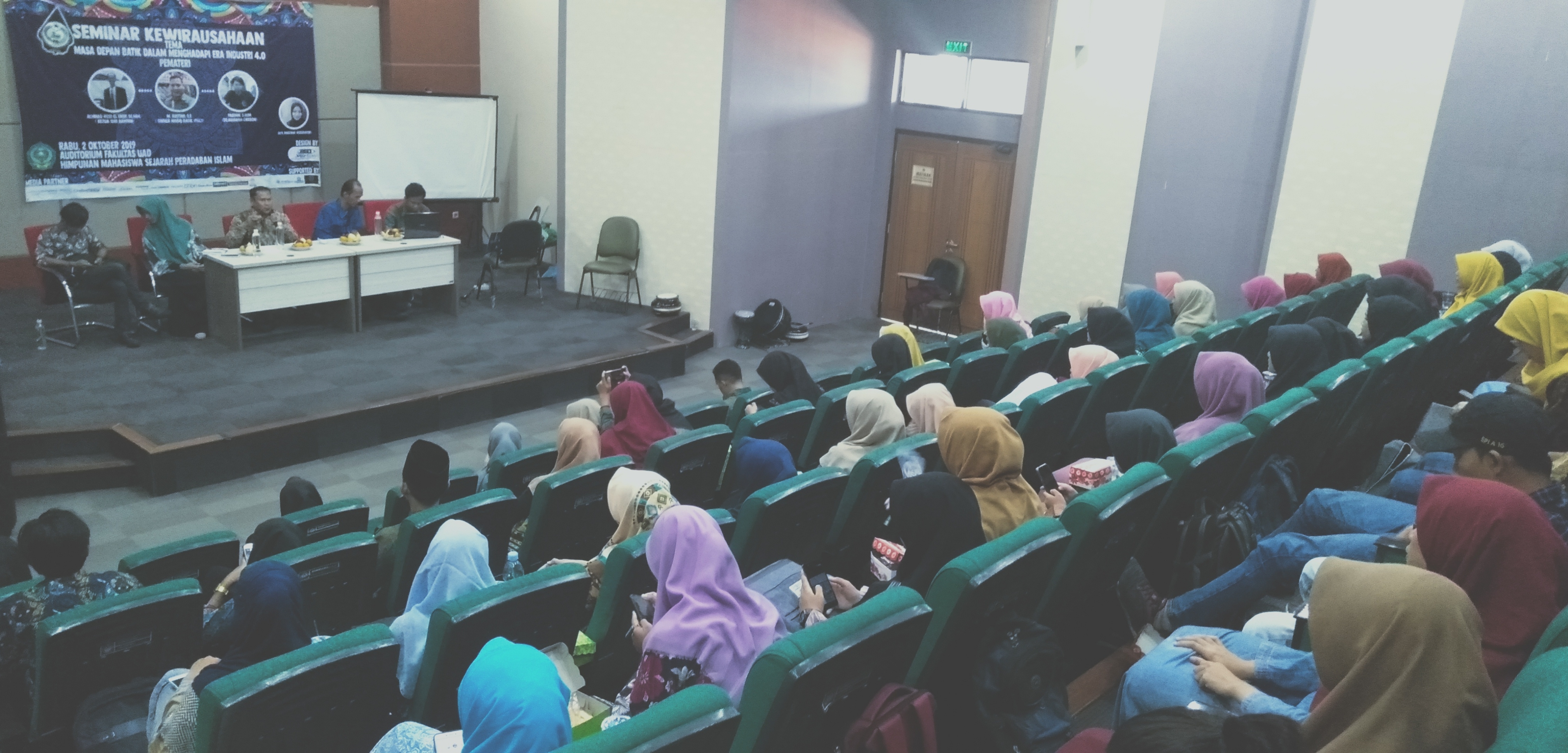 SEMINAR KEWIRAUSAHAAN MASA DEPAN BATIK DALAM MENGHADAPI ERA INDUSTRI