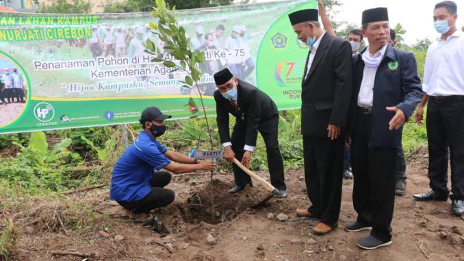 IAIN Cirebon Lakukan Penanaman Pohon dengan Tema ” Hijau Kampusku, Semangat Kuliahku”