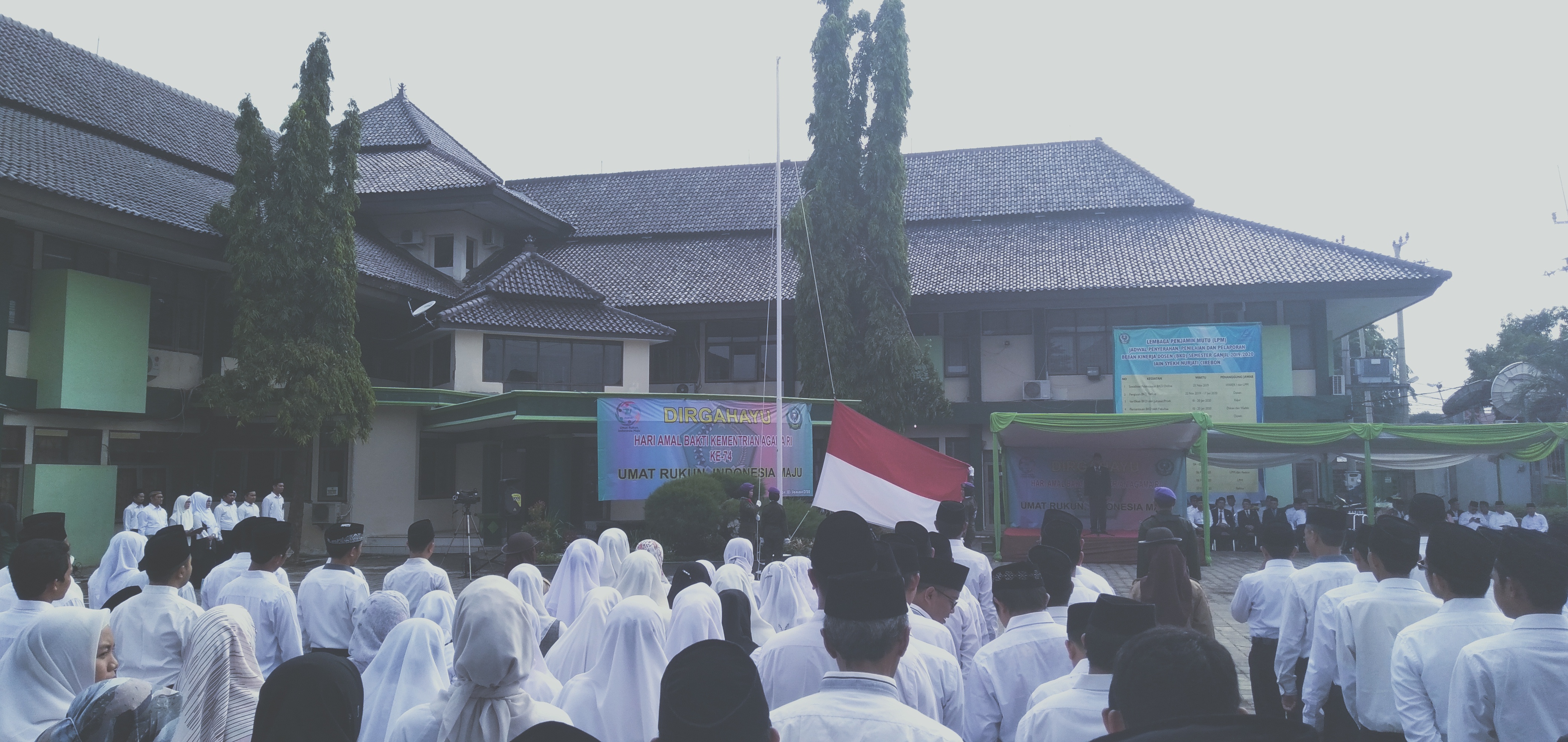 UPACARA HAB. DEPAG R.I IAIN SYEKH NURJATI CIREBON  TEMA :  UMAT RUKUN INDONESIA MAJU