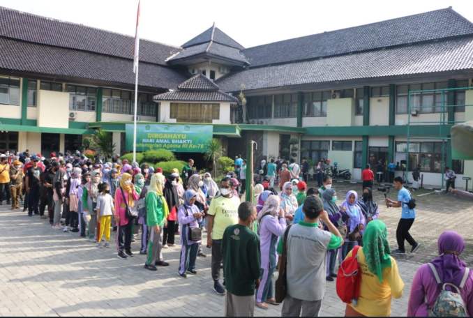Jalan Santai Berhadiah IAIN Syekh Nurjati Cirebon Dalam Rangka HAB Kemenag RI