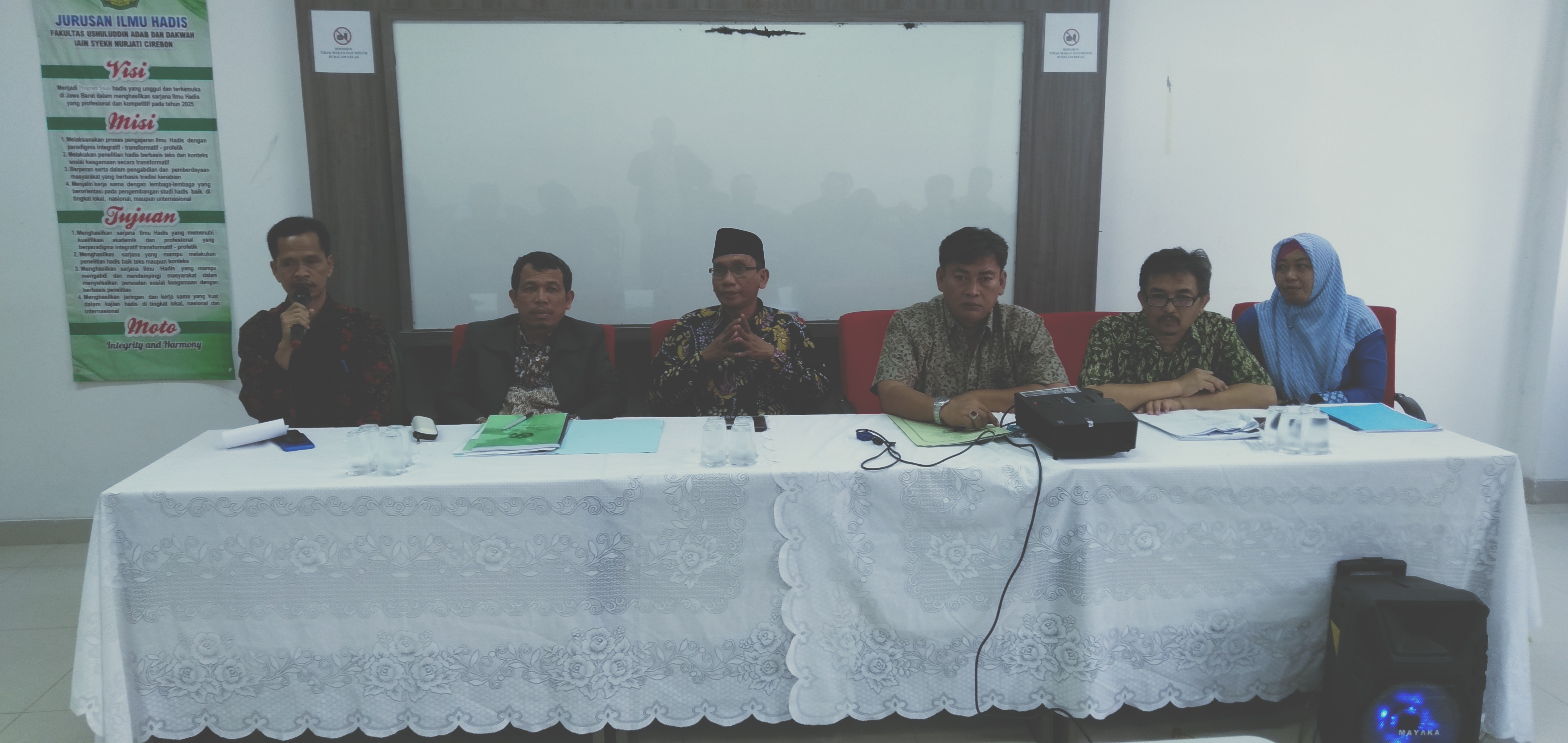 RAPAT DI DALAM KANTOR DI LUAR JAM KERJA (RDK)  FAK. UAD IAIN SYEKH NURJATI CIREBON